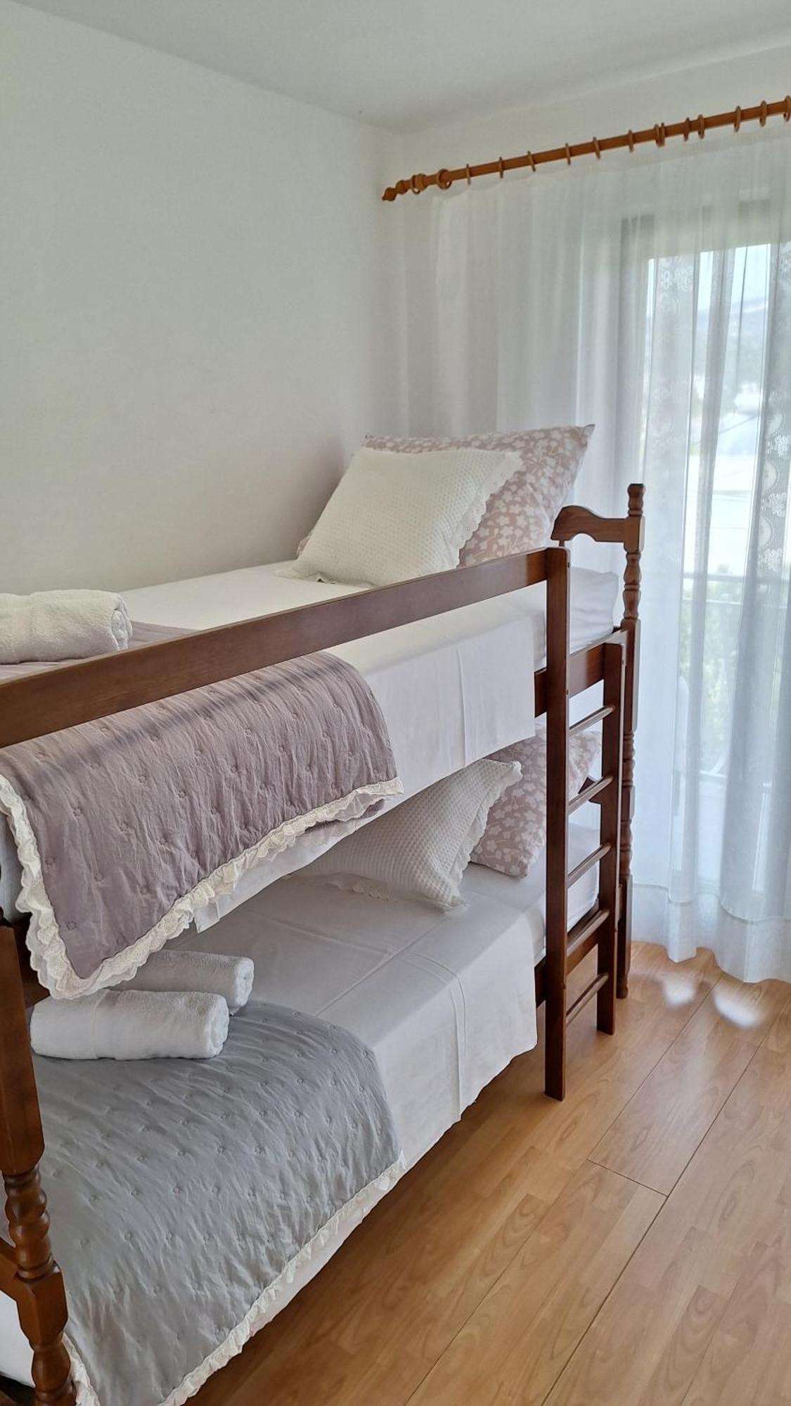 Apartmani I & J Seric Сегет-Враница Экстерьер фото